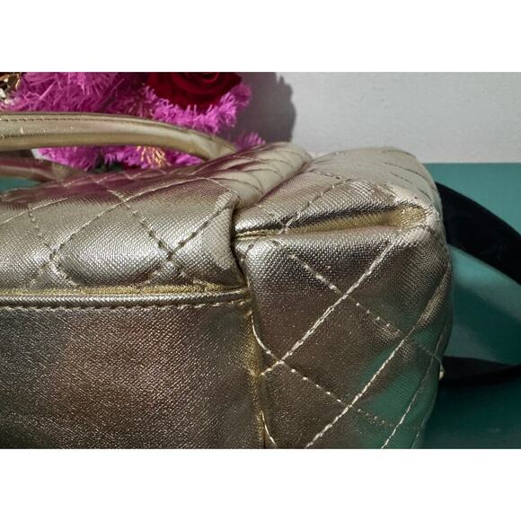 Betsey Johnson Quilted Diaper Bag Gold & Cream – With Changing Pad – Pre-Owned - Picture 6 of 6